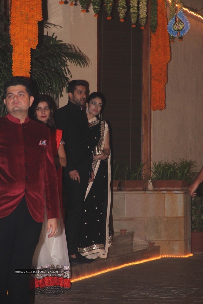 Amitabh Bachchan Hosted Diwali Party - 54 / 80 photos