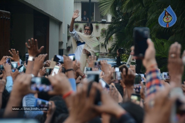 Amitabh Bachchan New Year Photos - 2 / 8 photos