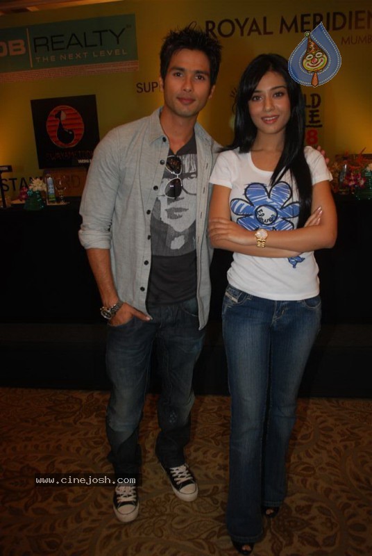 Amrita Rao,Shahid Kapoor At Swayamsiddh NGO Event - 14 / 35 photos