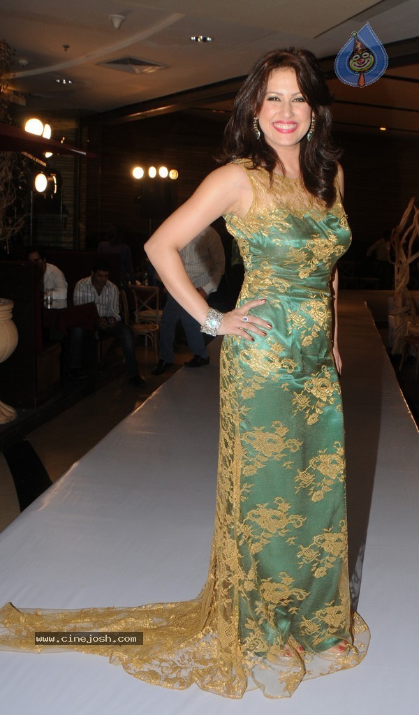 Amy Billimorias Eco Art Fashion Initiative Earth 21 - 33 / 73 photos