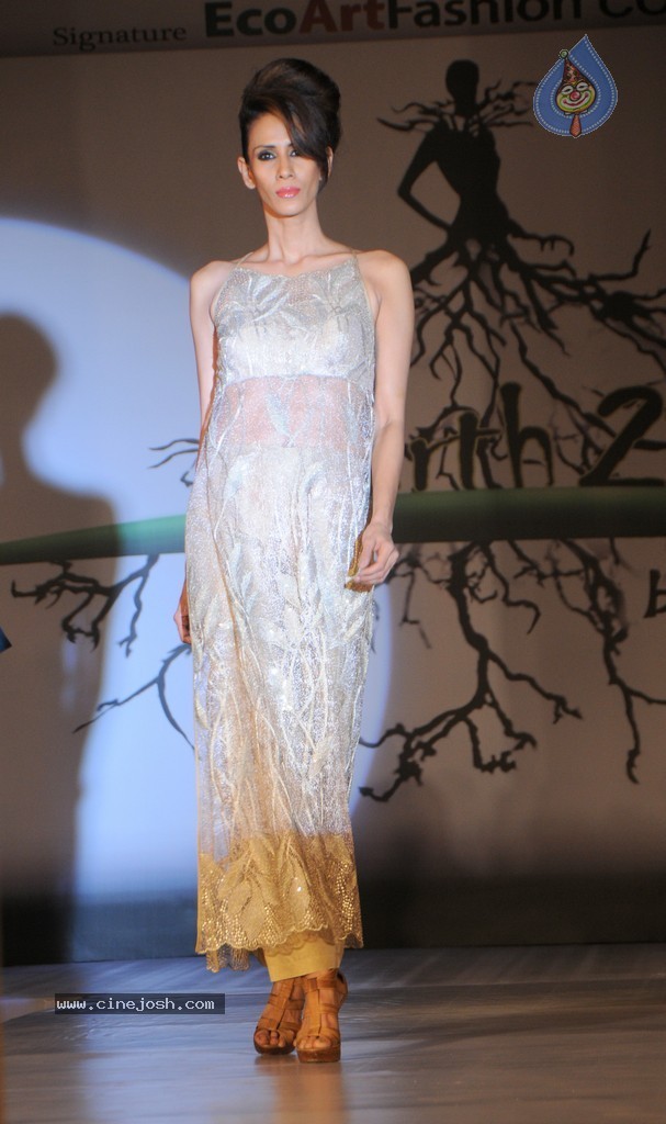 Amy Billimorias Eco Art Fashion Initiative Earth 21 - 45 / 73 photos