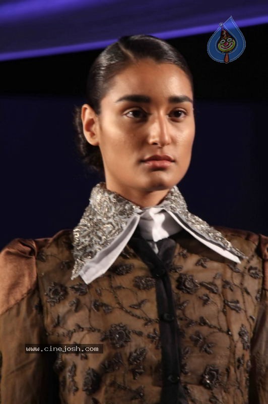 Anamika Khanna Show at Lakme Kick Start Party - 34 / 50 photos