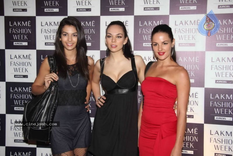 Anamika Khanna Show at Lakme Kick Start Party - 43 / 50 photos