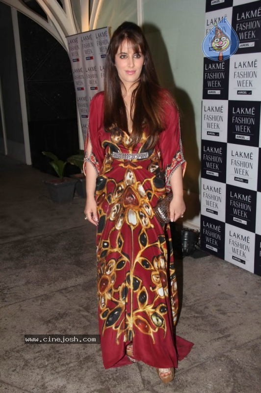 Anamika Khanna Show at Lakme Kick Start Party - 45 / 50 photos