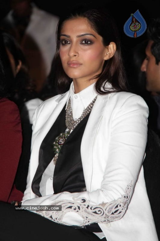 Anamika Khanna Show at Lakme Kick Start Party - 48 / 50 photos