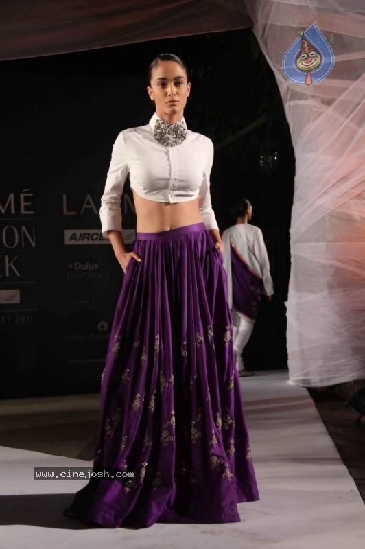 Anamika Khanna Show at Lakme Kick Start Party - 49 / 50 photos