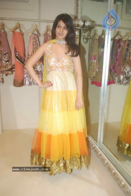 Anjana Sukhani at Archana Kocchar Store - 10 / 19 photos