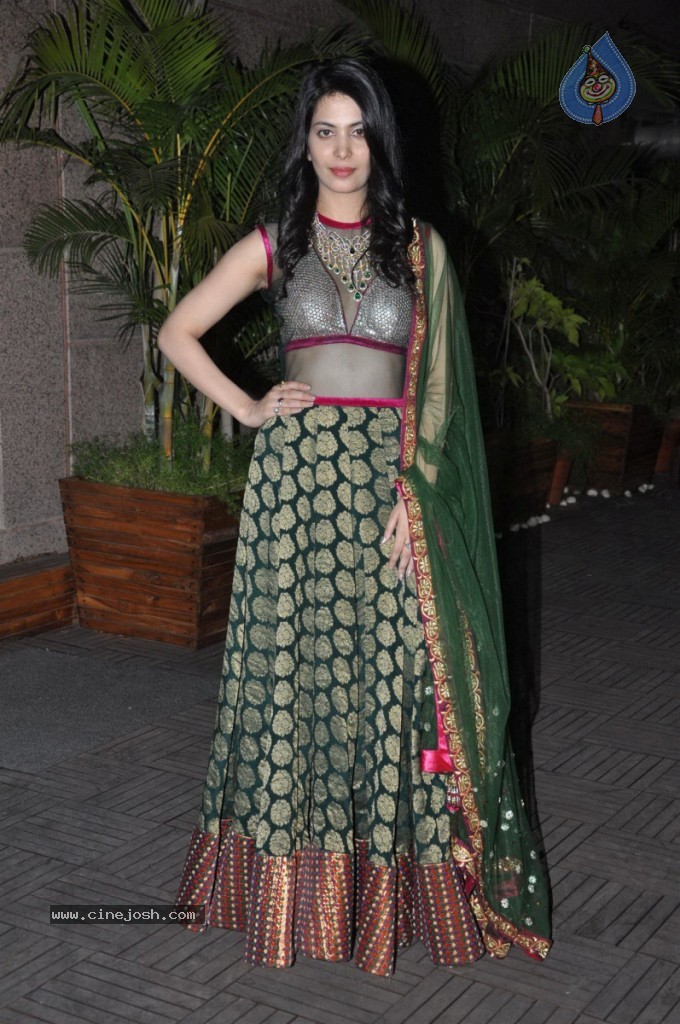 Ankita Shorey at Gitanjali IRFW 2012  - 12 / 51 photos