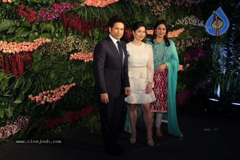 Anushka And Virat Wedding Celebration In Mumbai Set 1 - 5 / 84 photos