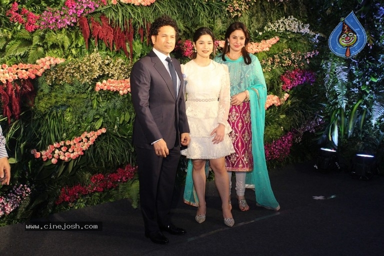 Anushka And Virat Wedding Celebration In Mumbai Set 1 - 18 / 84 photos