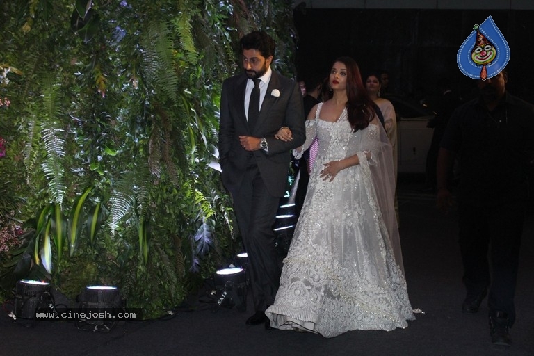 Anushka And Virat Wedding Celebration In Mumbai Set 2 - 2 / 84 photos