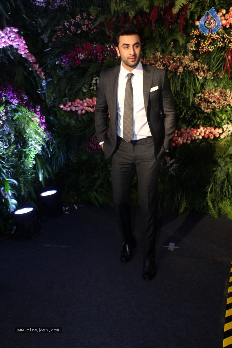 Anushka And Virat Wedding Celebration In Mumbai Set 2 - 26 / 84 photos