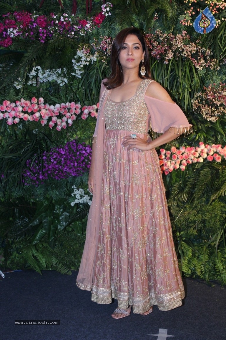 Anushka And Virat Wedding Celebration In Mumbai Set 2 - 32 / 84 photos