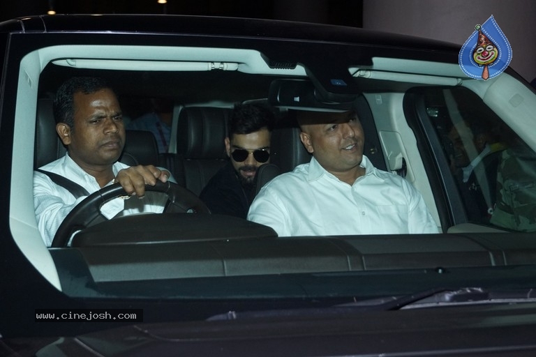 Anushka Sharma And Virat Kohli Spotted At Airport - 18 / 21 photos