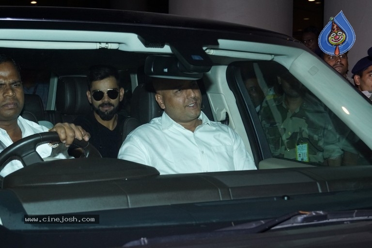 Anushka Sharma And Virat Kohli Spotted At Airport - 21 / 21 photos