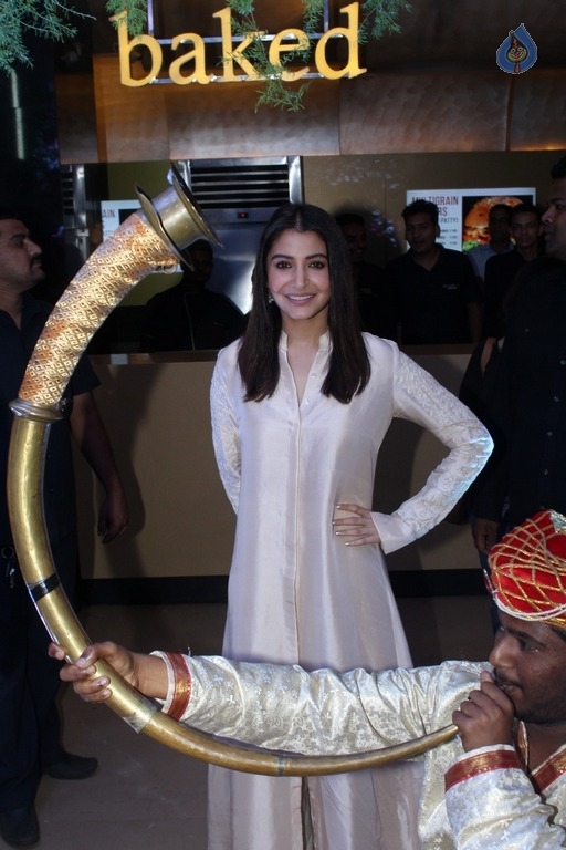 Anushka Sharma Launches Jab Harry Met Sejal Film Trailer - 40 / 41 photos