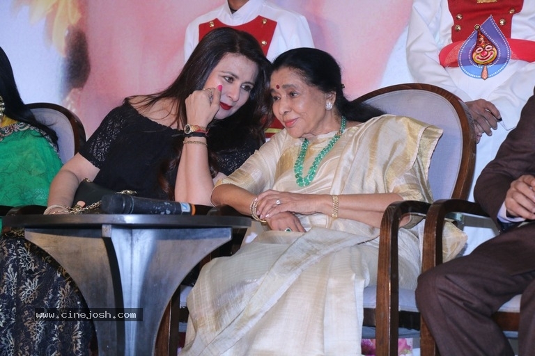 Asha Bhosale Awarded 5th Yash Chopra Memorial Award - 11 / 30 photos
