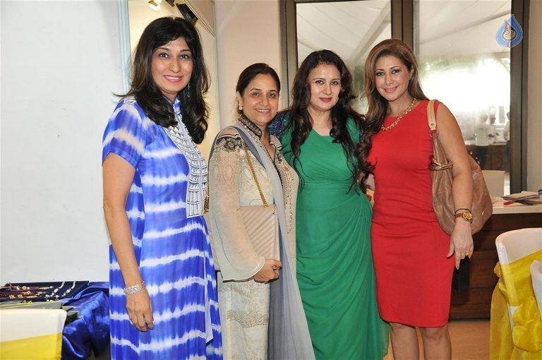 Asha Bhosle at NGO Maddad Event - 3 / 49 photos