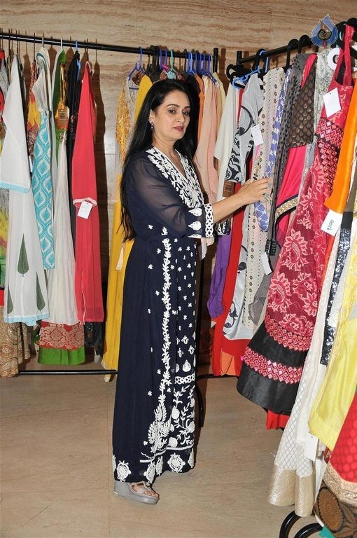 Asha Bhosle at NGO Maddad Event - 41 / 49 photos