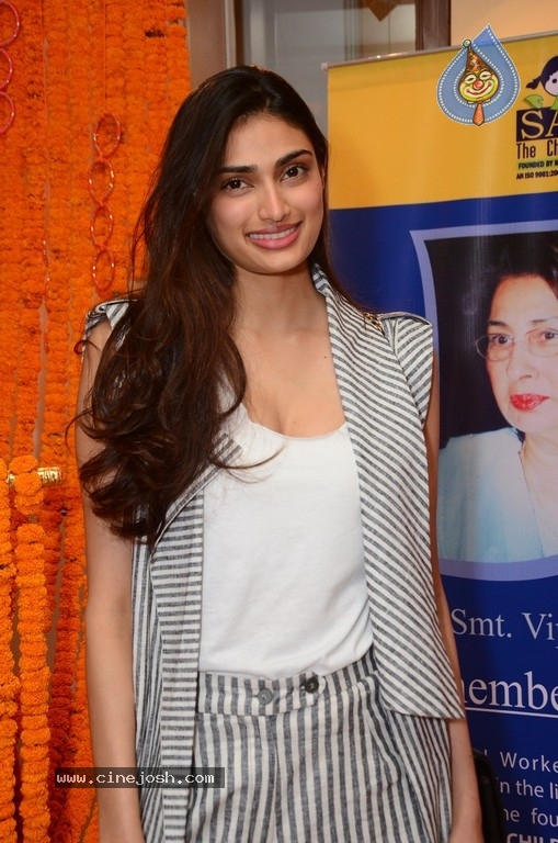 Athiya Shetty Pictures - 6 / 9 photos