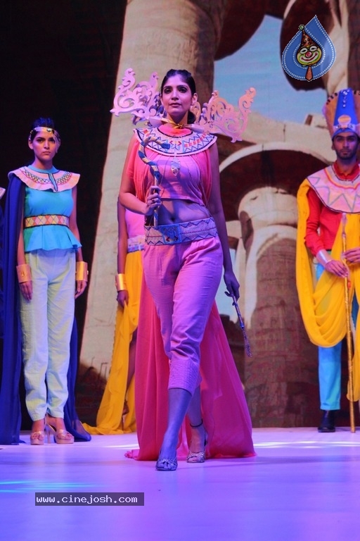 Avassa 2017 Fashion Show Photos - 6 / 50 photos
