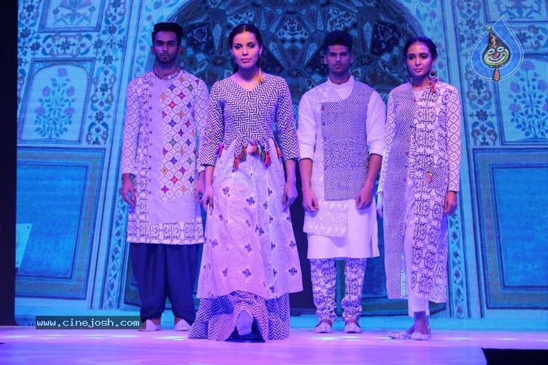 Avassa 2017 Fashion Show Photos - 10 / 50 photos