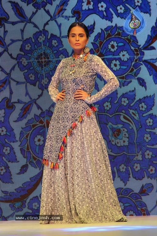 Avassa 2017 Fashion Show Photos - 17 / 50 photos