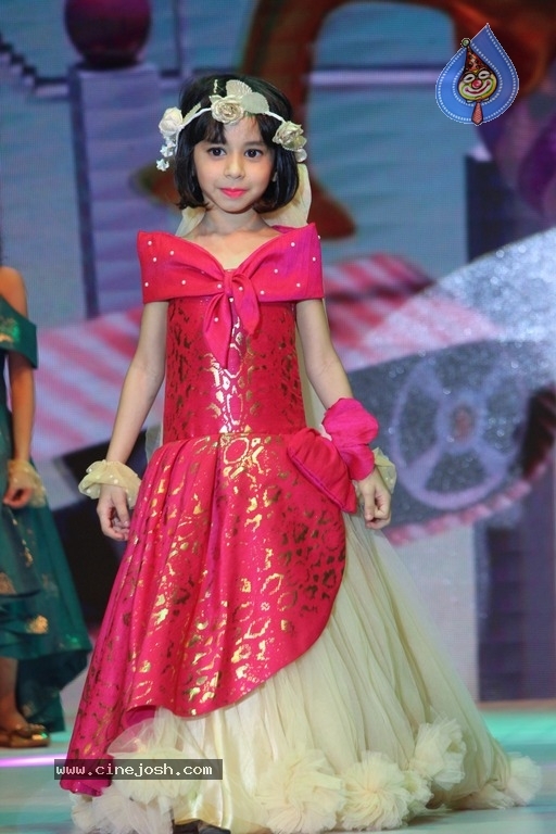 Avassa 2017 Fashion Show Photos - 20 / 50 photos