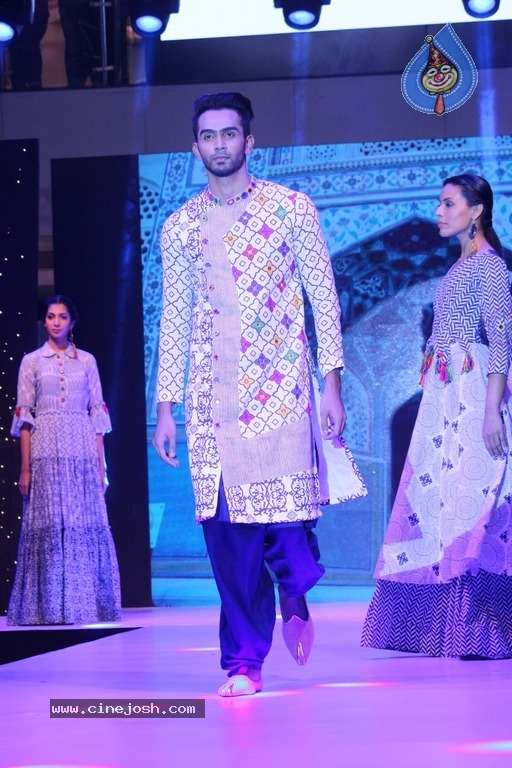 Avassa 2017 Fashion Show Photos - 21 / 50 photos