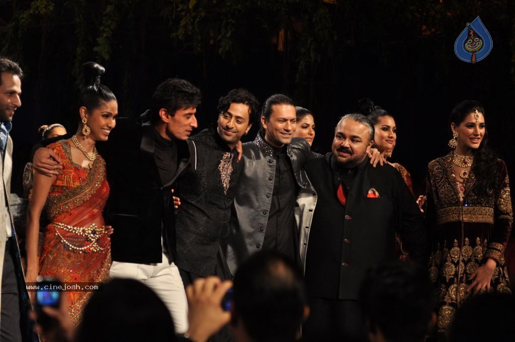 AVIBFW 2012 Grand Finale - 21 / 112 photos