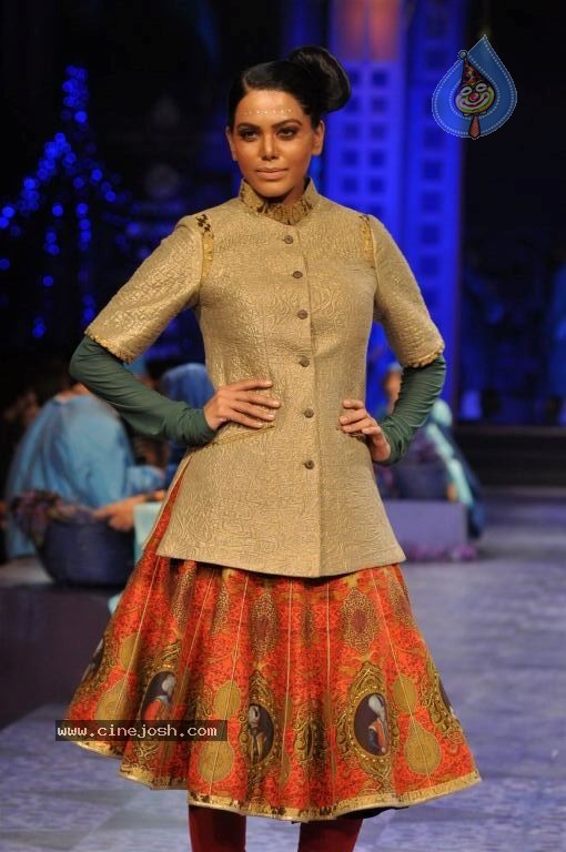 AVIBFW 2012 Grand Finale - 60 / 112 photos