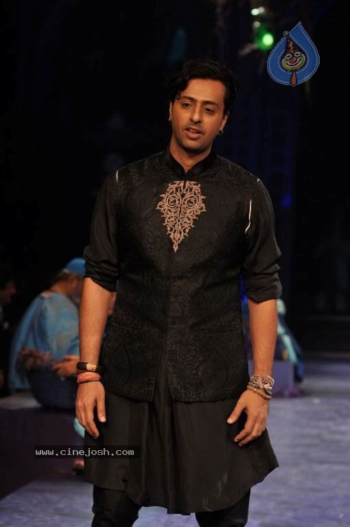 AVIBFW 2012 Grand Finale - 61 / 112 photos