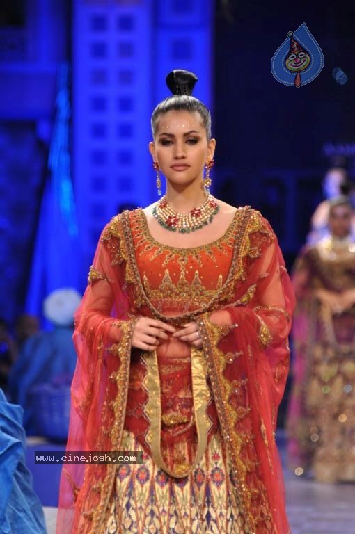 AVIBFW 2012 Grand Finale - 69 / 112 photos