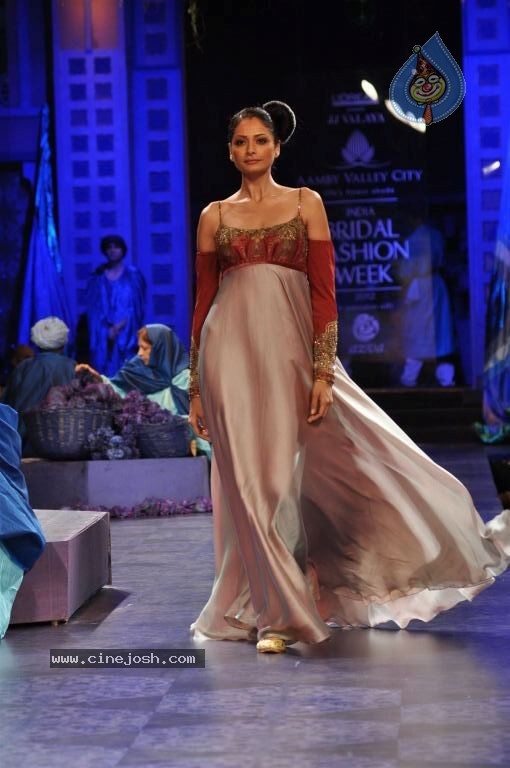 AVIBFW 2012 Grand Finale - 89 / 112 photos