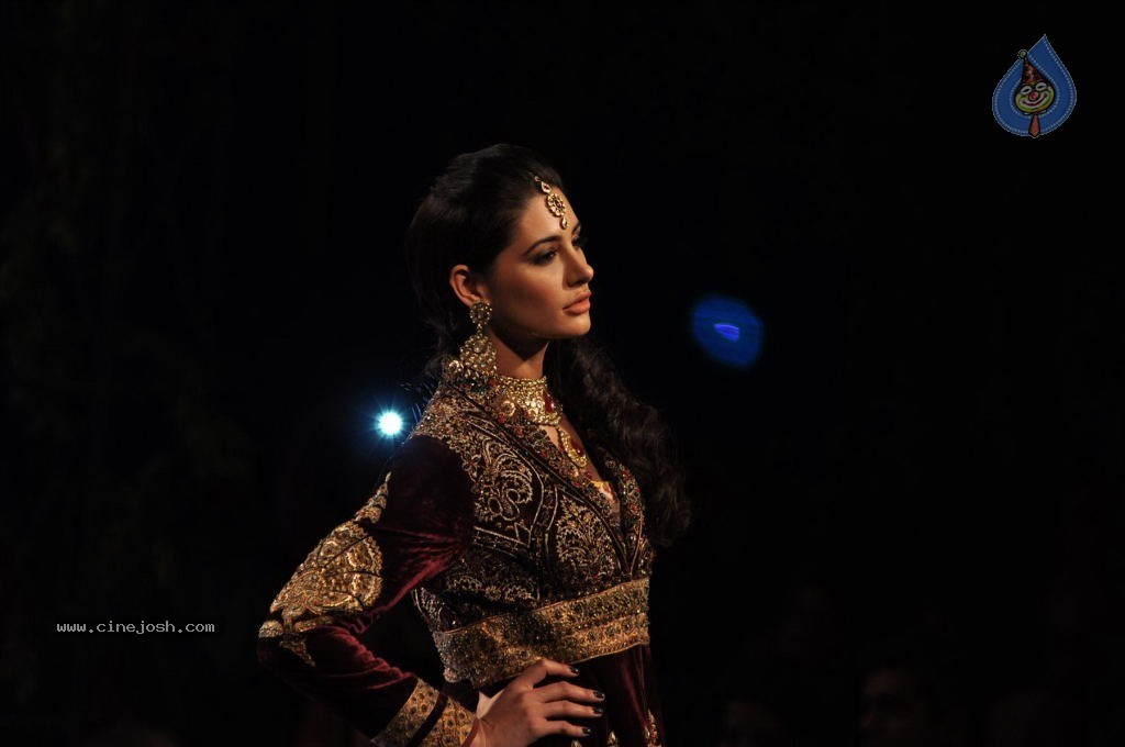 AVIBFW 2012 Grand Finale - 104 / 112 photos