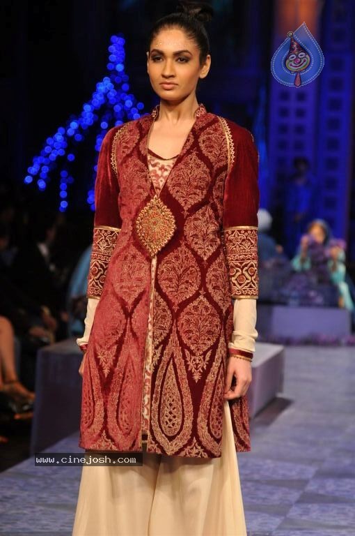 AVIBFW 2012 Grand Finale - 109 / 112 photos