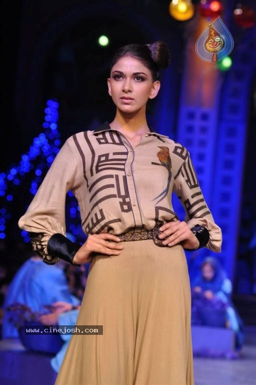 AVIBFW 2012 Grand Finale - 111 / 112 photos