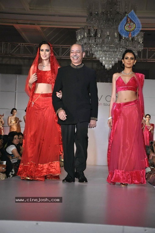 Avon Fashion Tour 2011 Show - 1 / 38 photos