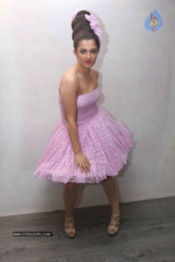 Ayesha Salon Launch Event - 18 / 33 photos