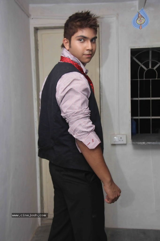 Ayesha Salon Launch Event - 25 / 33 photos