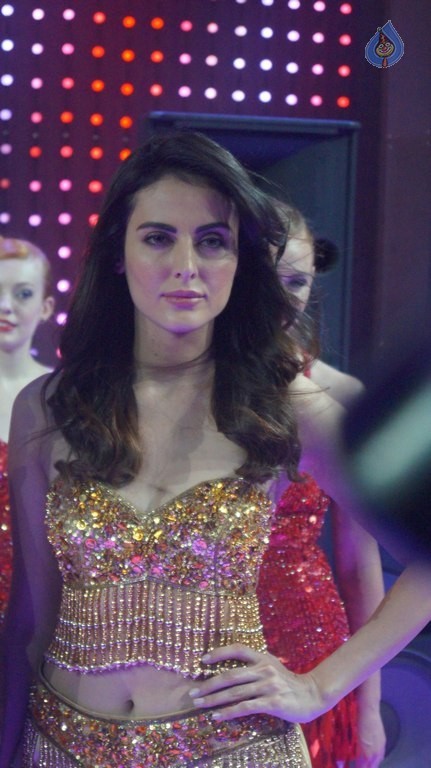 B Positive Film Item Song Shoot - 10 / 37 photos