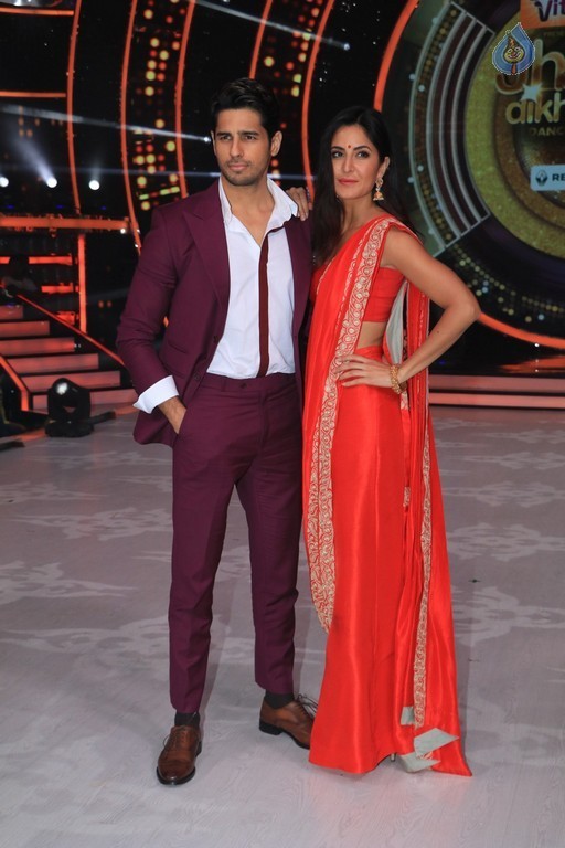 Baar Baar Dekho Team at Set of Jhalak Dikhhla Jaa - 29 / 42 photos