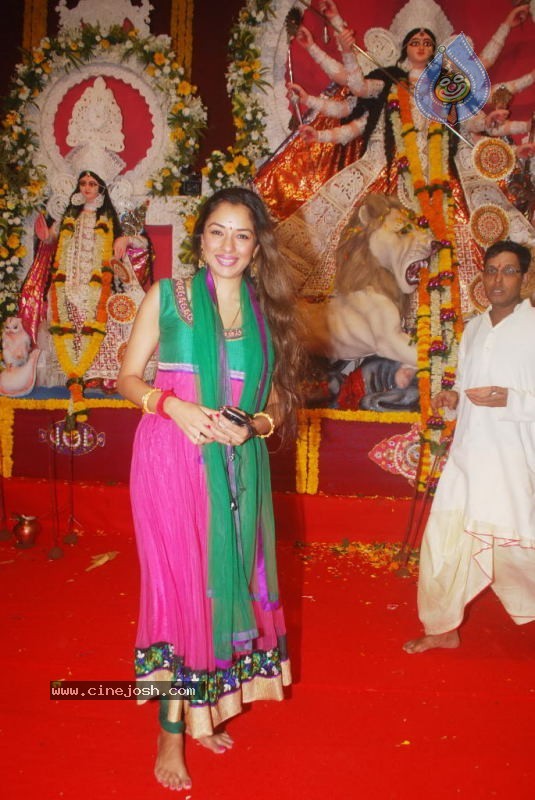 Bappi Lahiri Celebrates Durga Puja - 2 / 24 photos