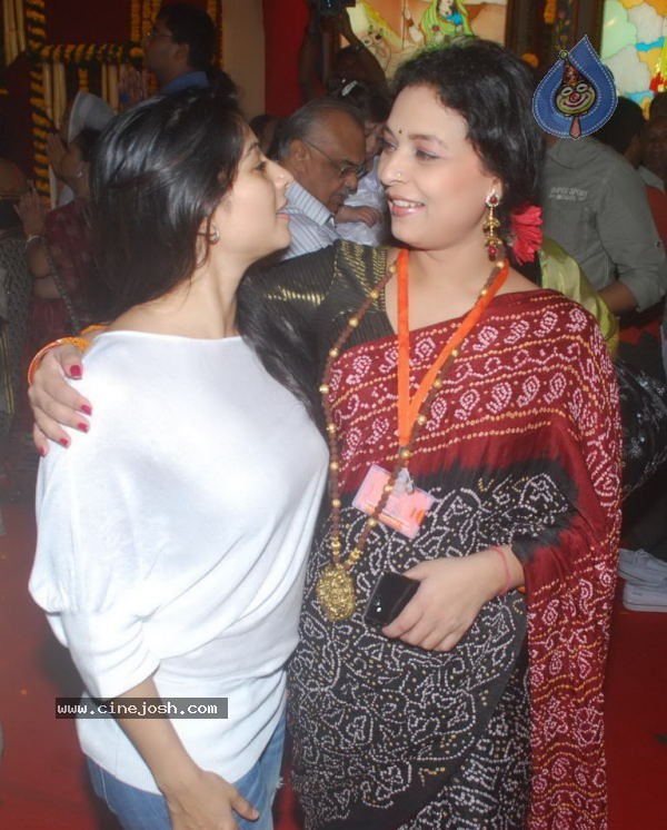 Bappi Lahiri Celebrates Durga Puja - 21 / 24 photos