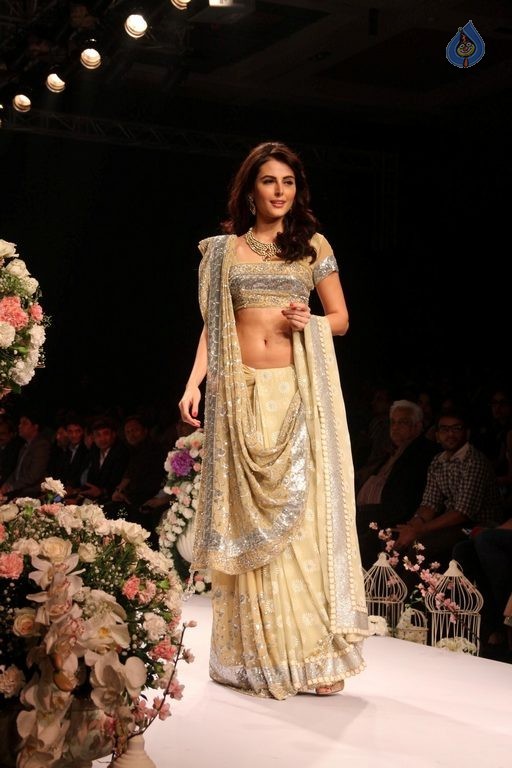 Beti Show by Gitanjali at IIJW 2015 - 13 / 96 photos