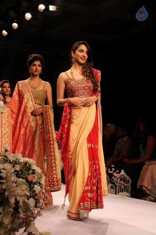 Beti Show by Gitanjali at IIJW 2015 - 49 / 96 photos
