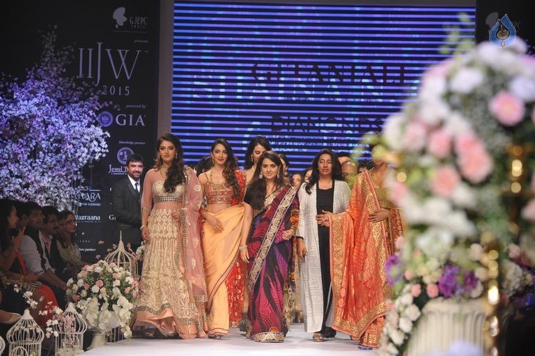Beti Show by Gitanjali at IIJW 2015 - 63 / 96 photos
