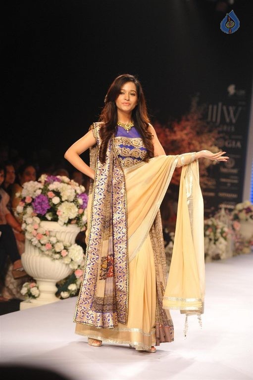 Beti Show by Gitanjali at IIJW 2015 - 69 / 96 photos