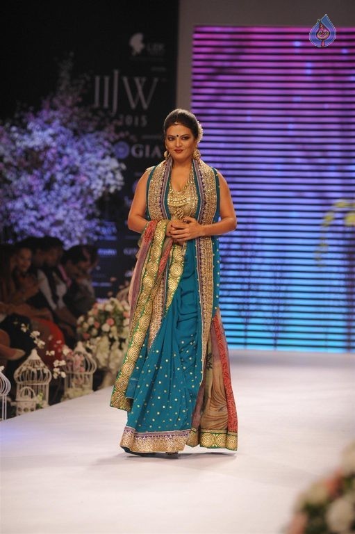 Beti Show by Gitanjali at IIJW 2015 - 81 / 96 photos