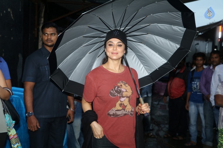 Bhaiyyaji Superhit Film On Location - 13 / 35 photos